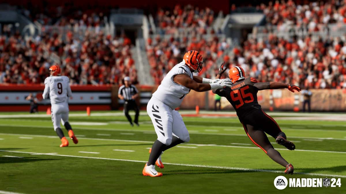 Myles Garret against the Cincinnati Bengals defense in Madden 24