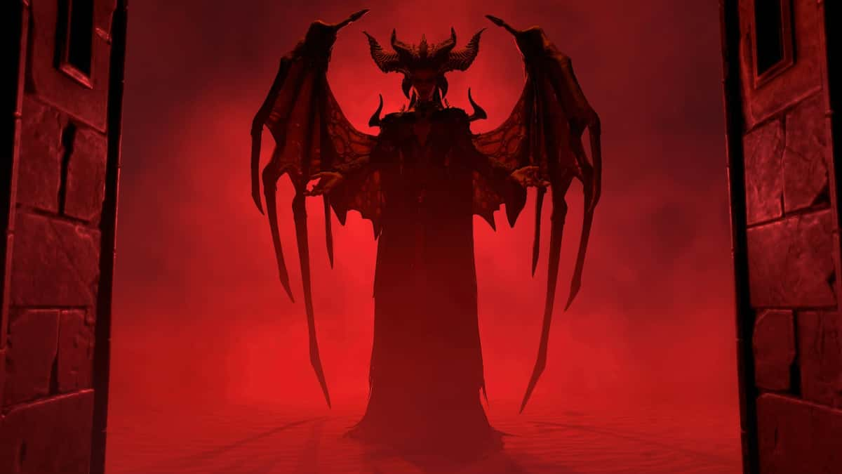 Diablo 4 Lilith in front of the gates of hell