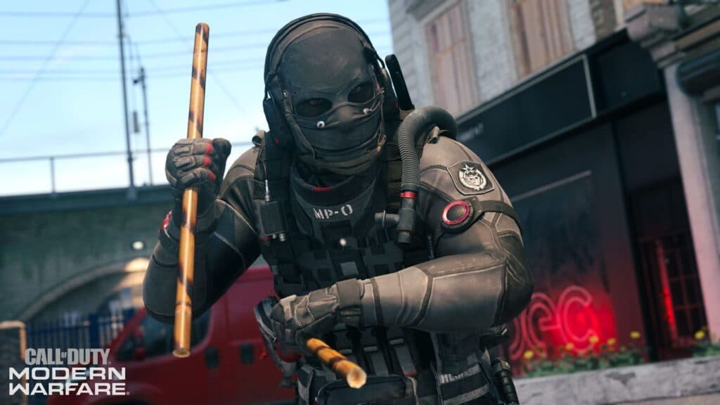 operator using kali sticks in modern warfare