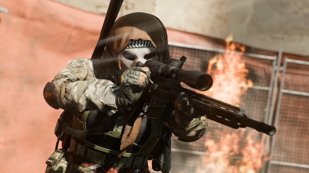 Modern Warfare 2 Operator with weapon