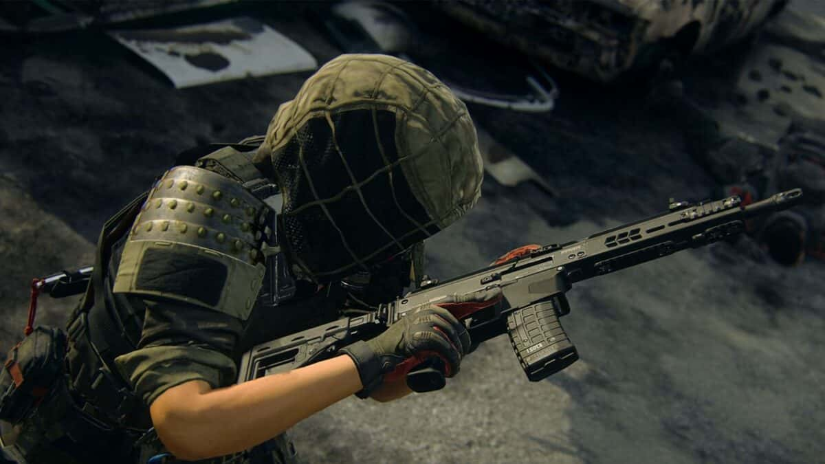 modern warfare 2 operator with the ISO Hemlock