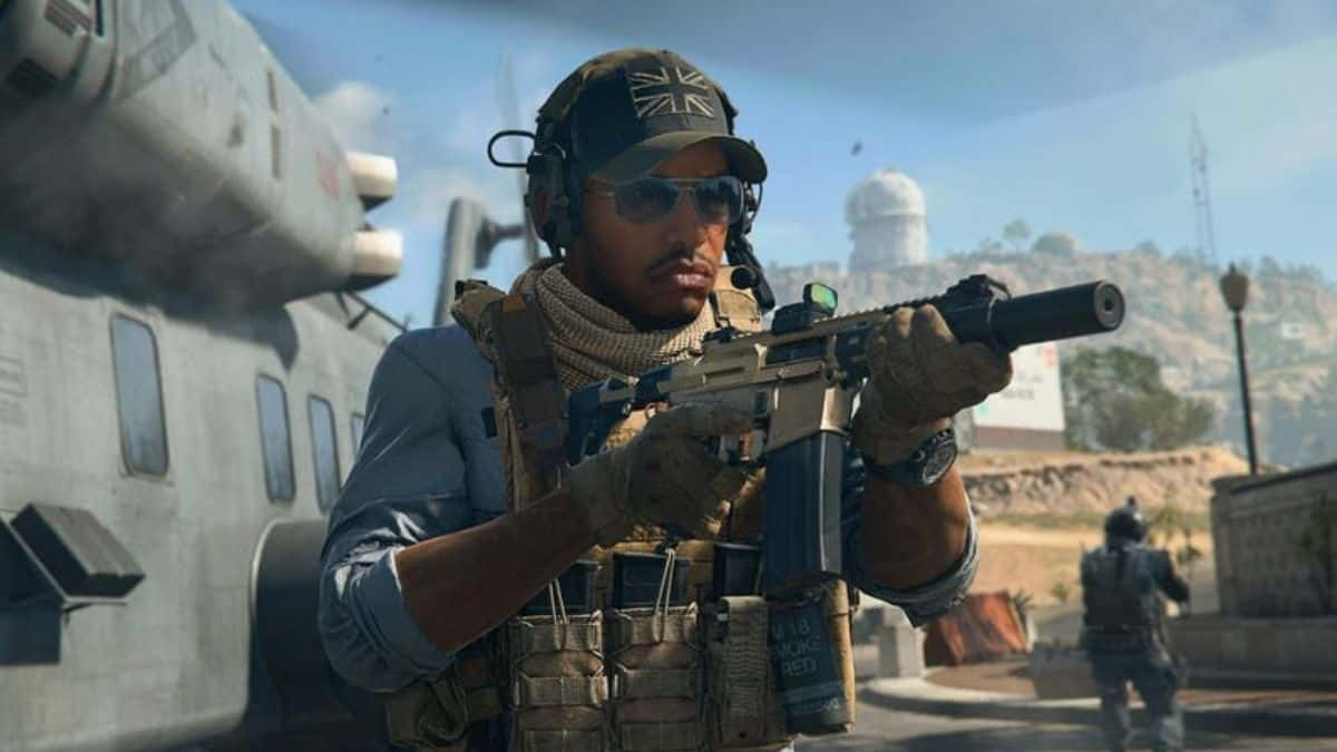 warzone 2 operator with the Chimera AR