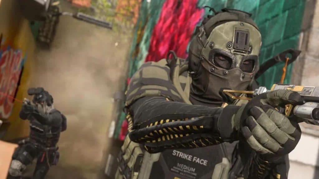 Warzone Operator holding Pistol