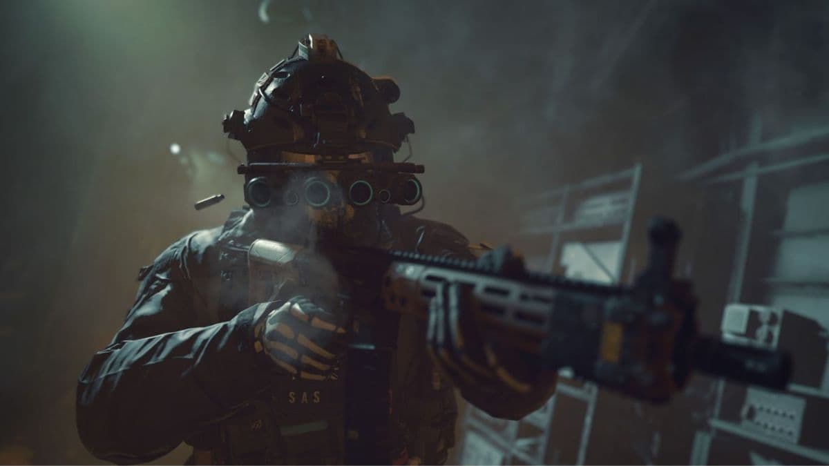 Warzone 2 Operator using M4 Assault Rifle