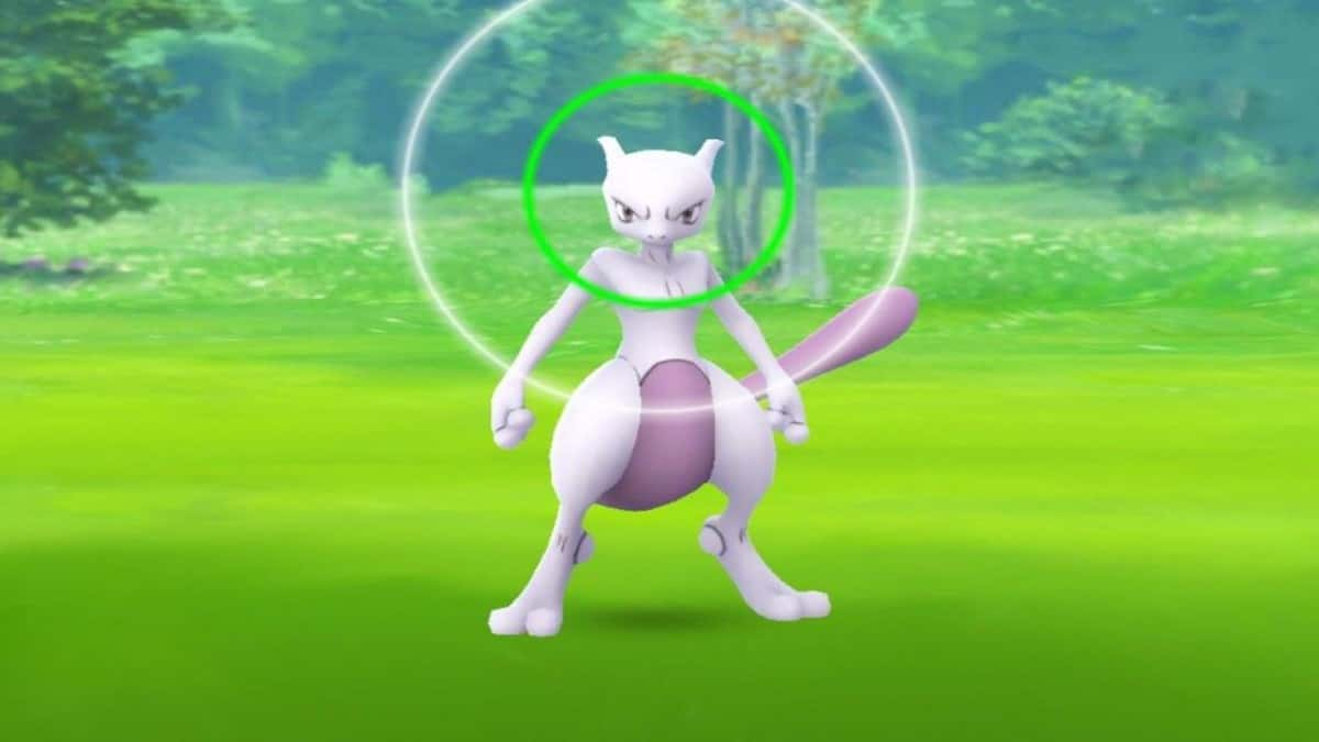 pokemon go mewtwo encounter screen image in the game