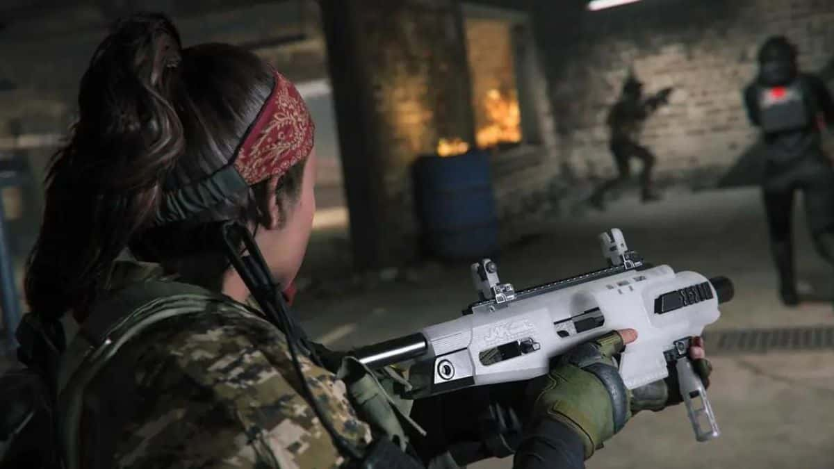 MW3 Operator using SMG