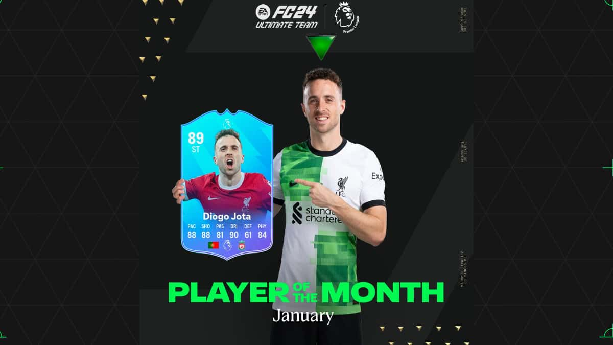 Diogo Jota holding his EA FC 24 Ultimate Team PL POTM card