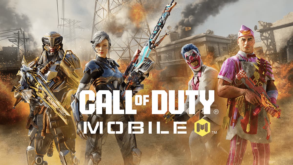 CoD Mobile operators holding weapons