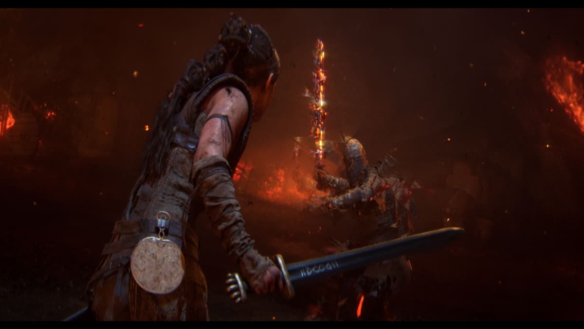 Senua fighting an enemy in Hellblade 2