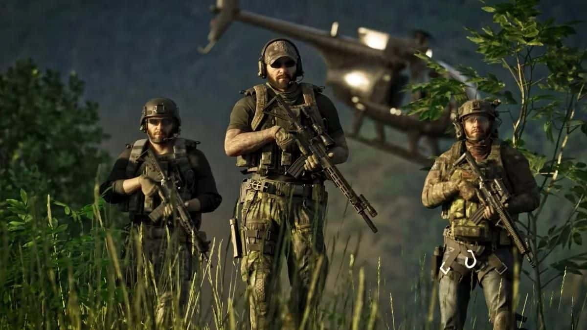 Gray Zone Warfare characters walking through grass