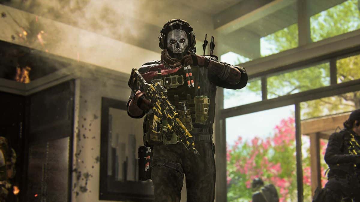 mw3 ghost operator standing with weapon in hand