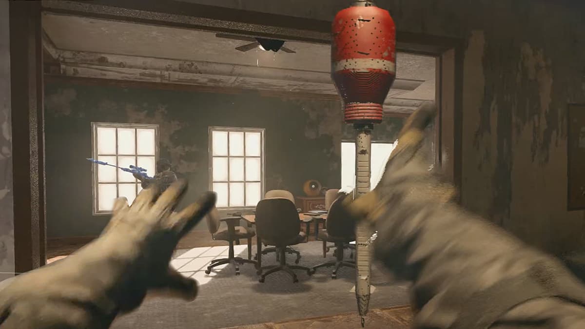 Warzone player throwing thermite