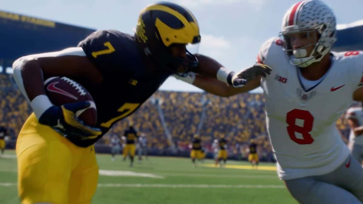 Player looking to tackle runner in CFB25