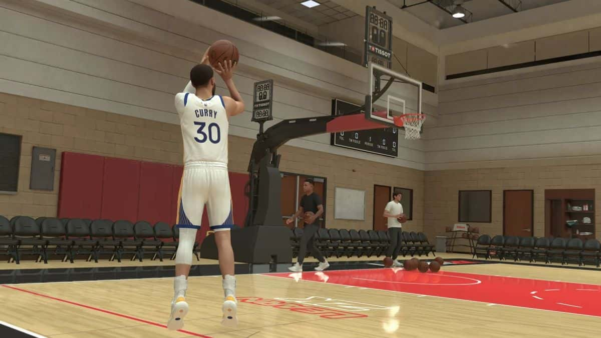 Steph Curry shooting in NBA 2K25